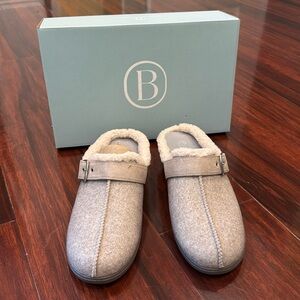 Beige clog slippers by Bzees